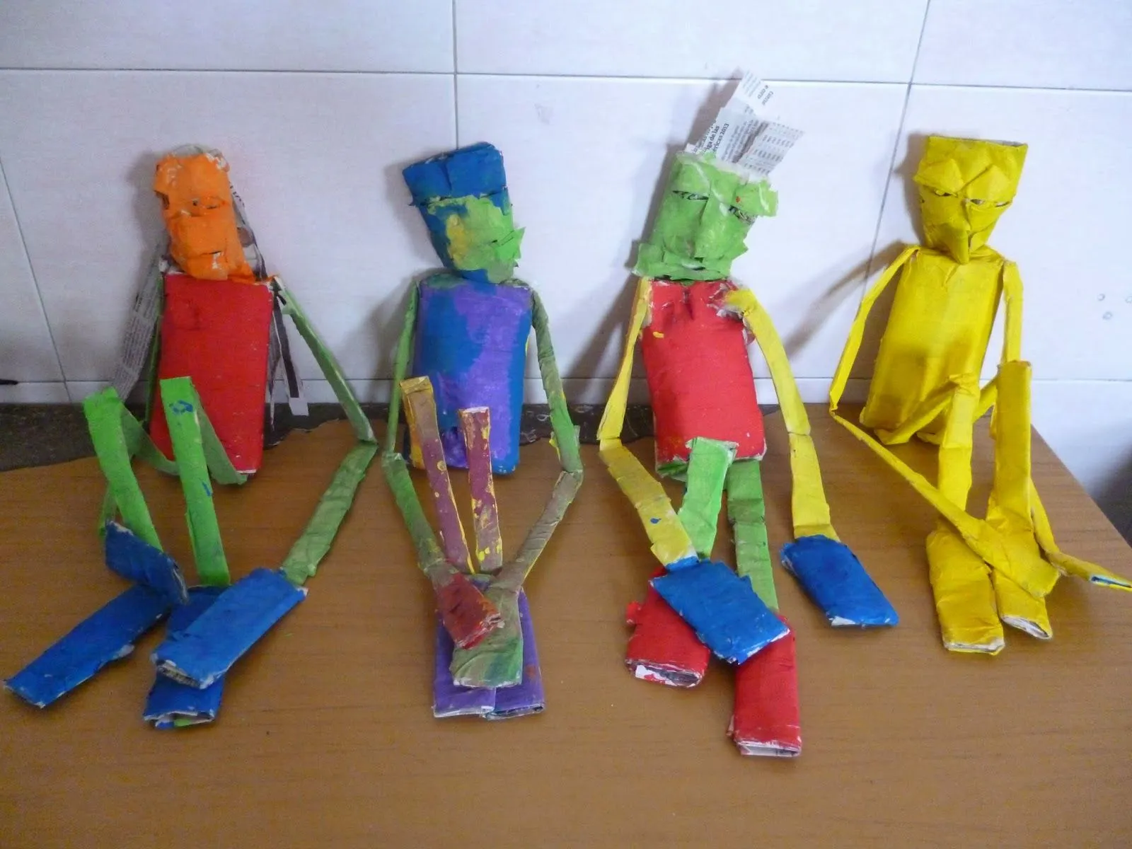 taller de tenorio: titeres de papel de diario