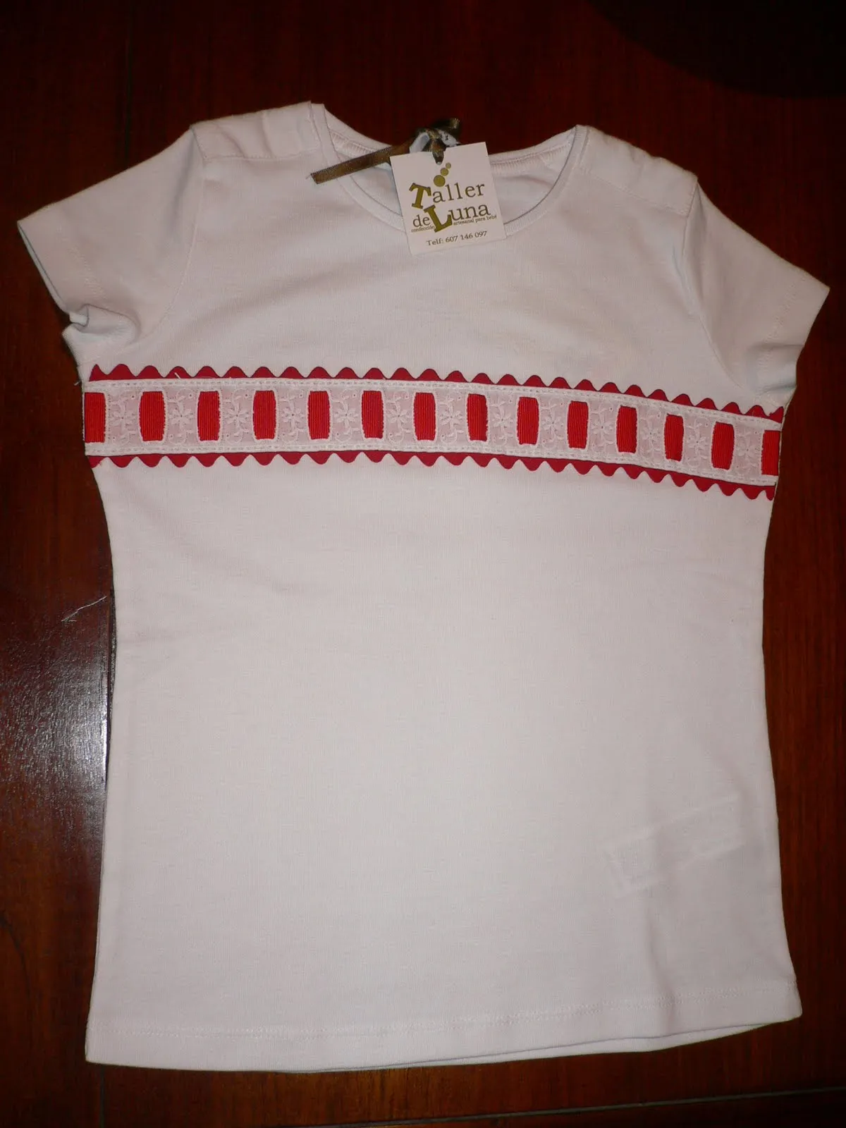 TallerdeLuna: Camiseta decorada en rojo