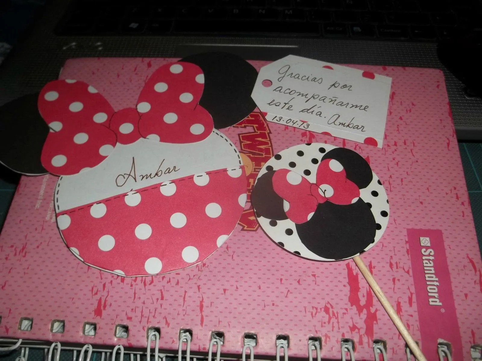 Tarjetería Artesanal: Kit Cumpleañero Minnie para Ambar