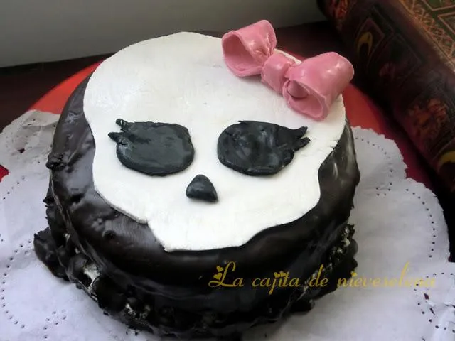 Tarta de cerveza y chocolate Monster High - Paperblog