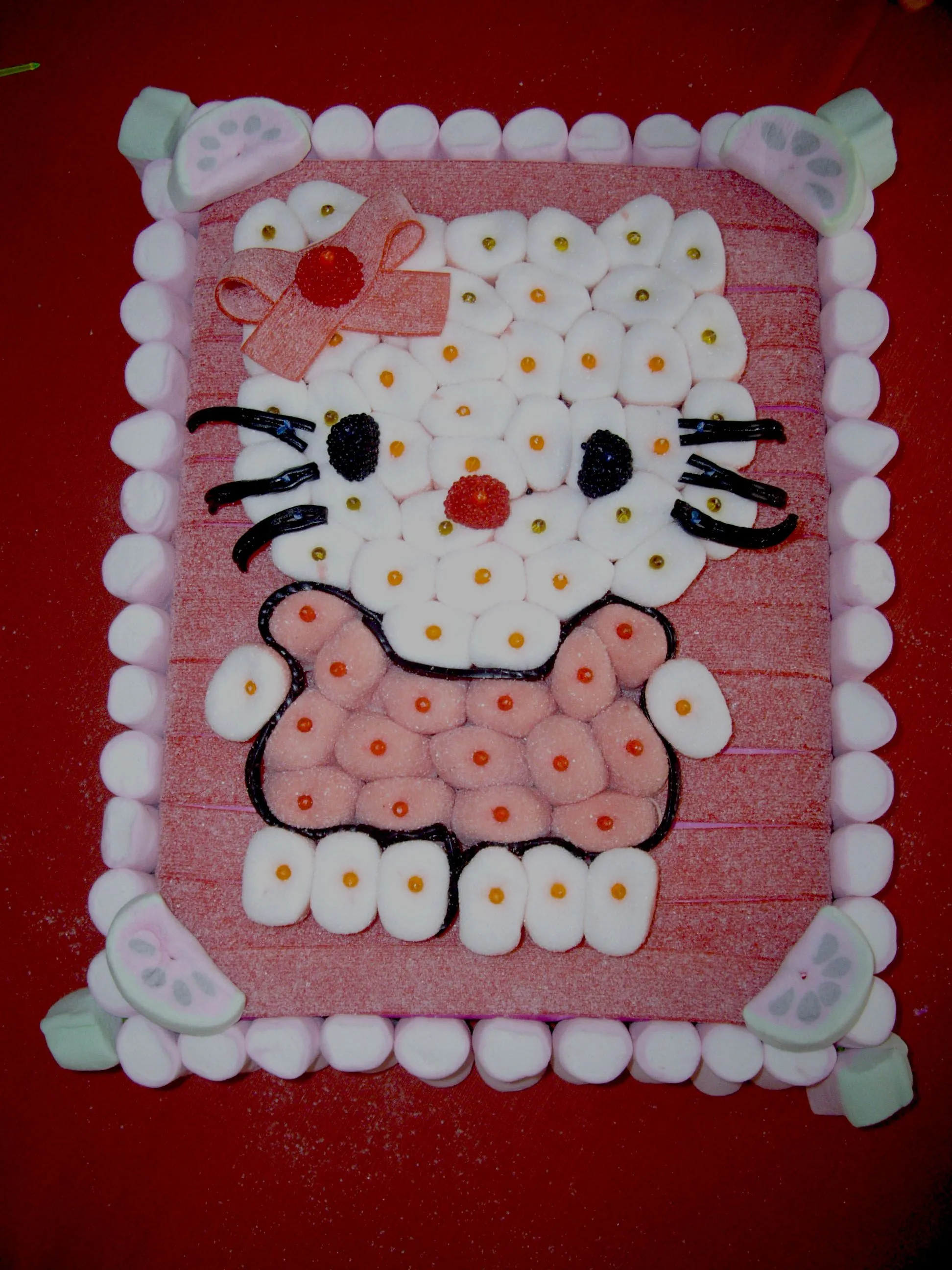 Una tarta de chuches de Hello Kitty | Mamyfactory
