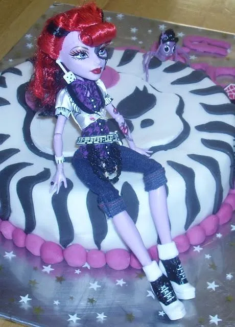 TARTA FONDAN MONSTER HIGH "Sin Gluten" - Paperblog