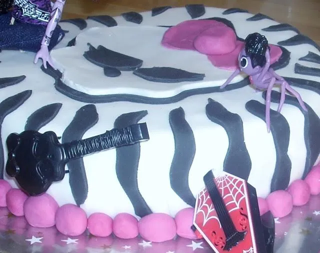 TARTA FONDAN MONSTER HIGH "Sin Gluten" - Paperblog