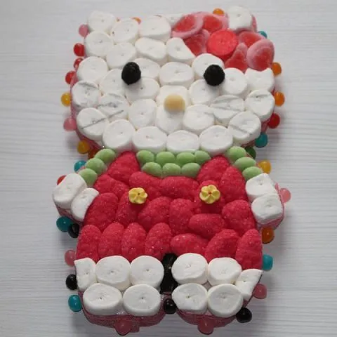 Cómo hacer una tarta de gominolas de Hello Kitty paso a paso