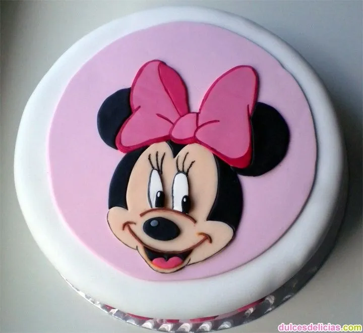 Tarta Minnie Mouse. Su interior está hecho de bizcocho de ...
