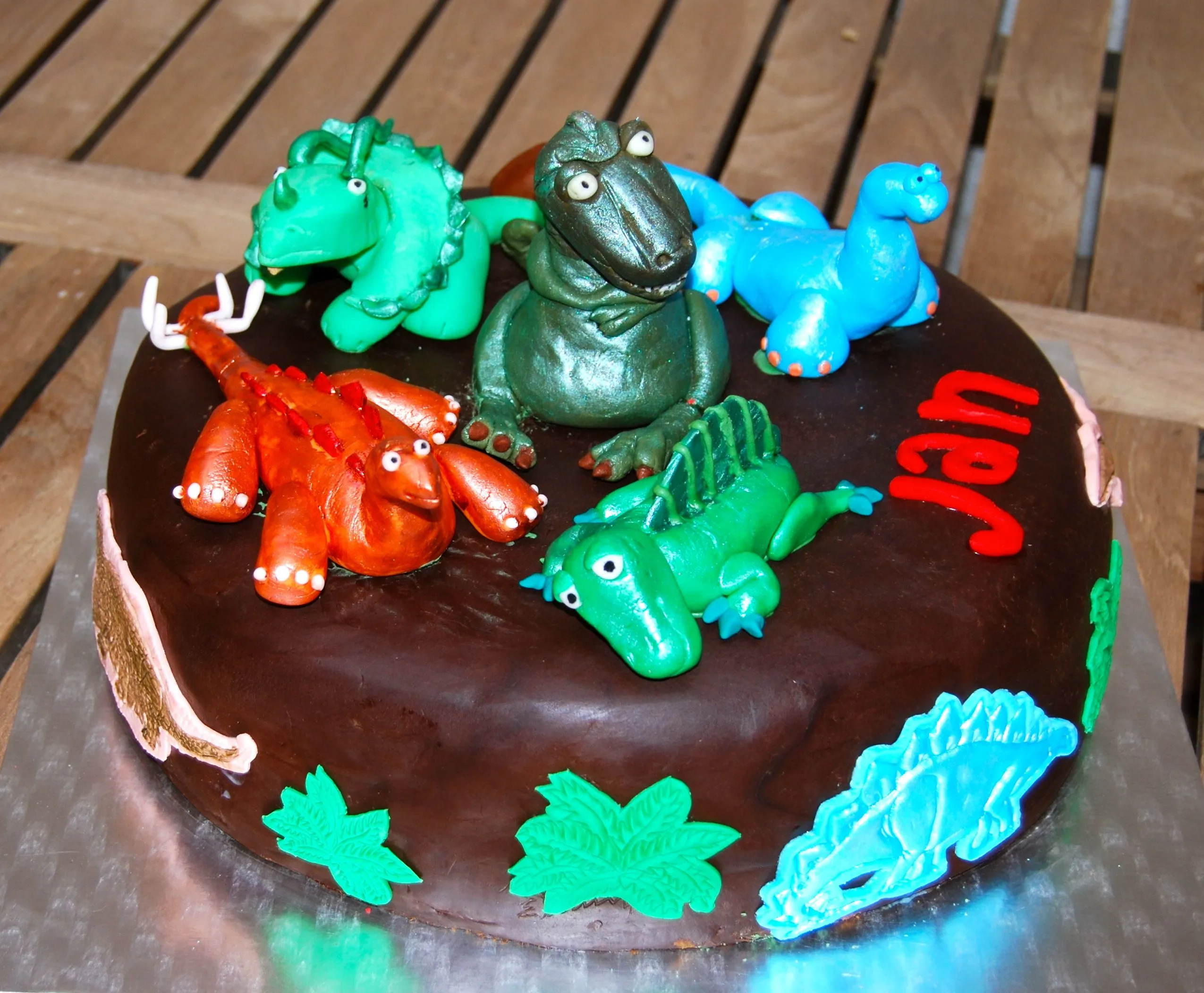 Un pastel con dinosaurios | decoracookies