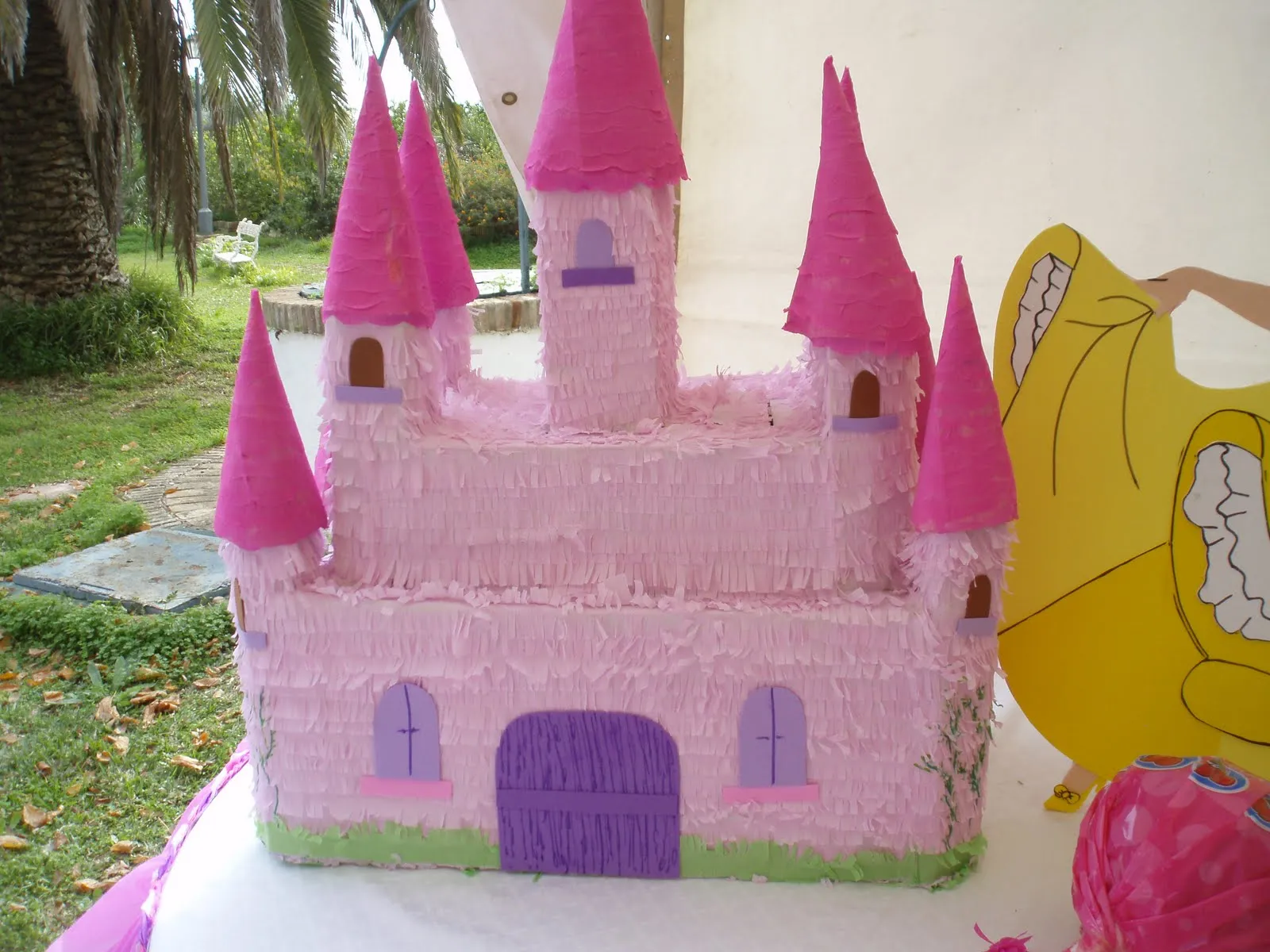 tartas de novela: Piñata Castillo Princesas