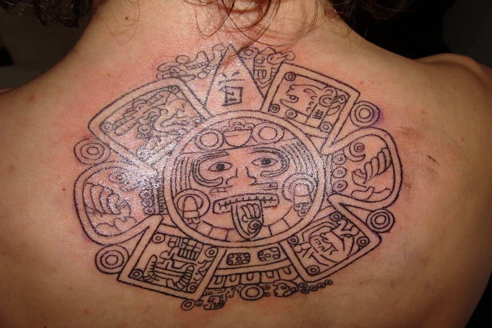 Tattoo Korn por día: maori azteca