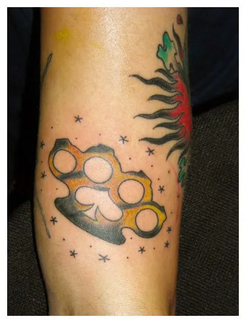 Tatuaje de manopla - Imagui