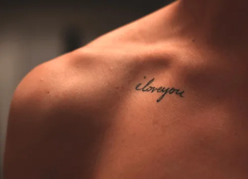 Tatuaggi Piccoli con Scritte: Foto, Significati e Idee ...