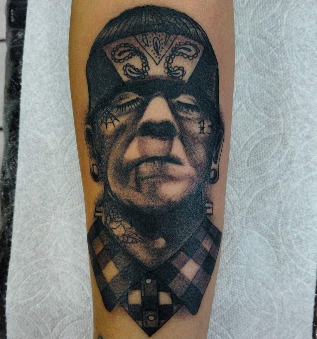 ▷ Tatuaje del artista Mexicano Oscar Ortiz, Frankenstein cholo | Tatuajes y más