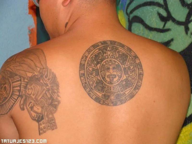 Tatuaje del Calendario Azteca