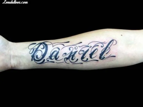 Tatuaje de camarona - Daniel Nombres Letras