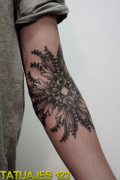 tatuaje-de-flor-en-brazo.jpg