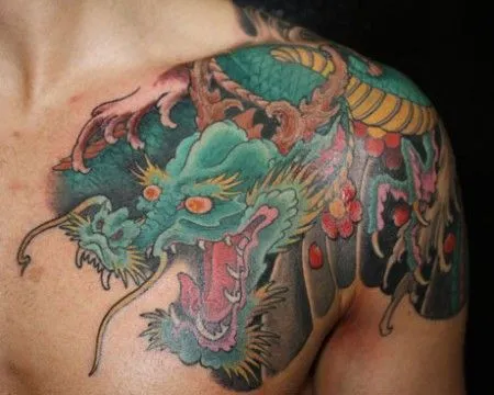 TATUAJE DE UN DRAGÓN JAPONÉS EN EL BRAZO