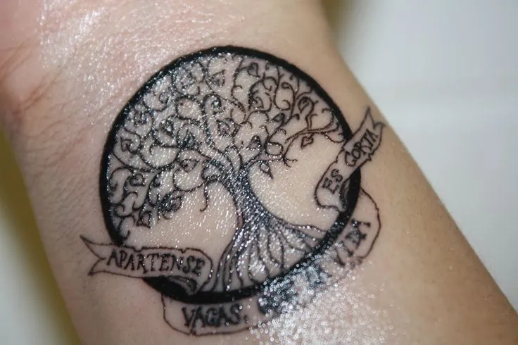 Tatuaje en mi muñeca inspirado en el libre Cien años de soledad de ...