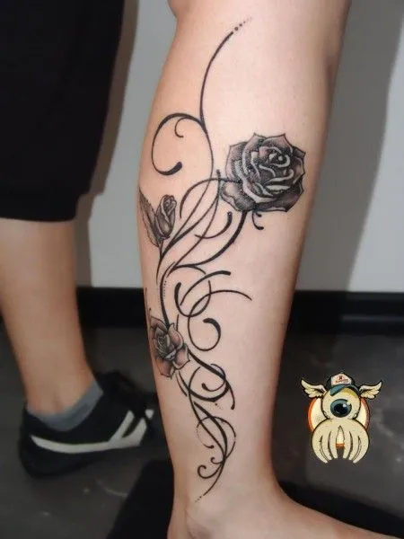 TATUAJE DE UNAS ROSAS Y UNAS LINEAS FINAS. TATUAJE EN LA PIERNA ...