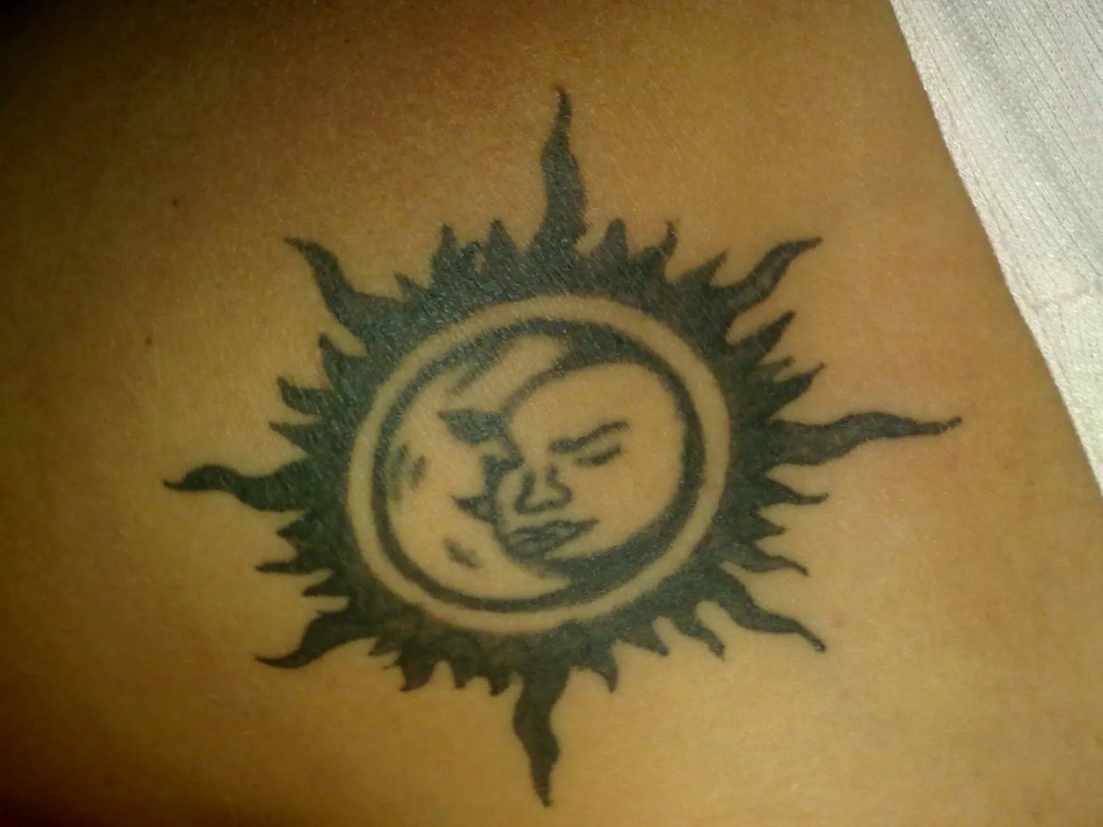 Tatuaje de Sol y Luna | DISEÑOS DE TATUAJES