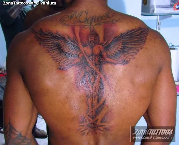 Tatuajes de angel en la espalda - Imagui