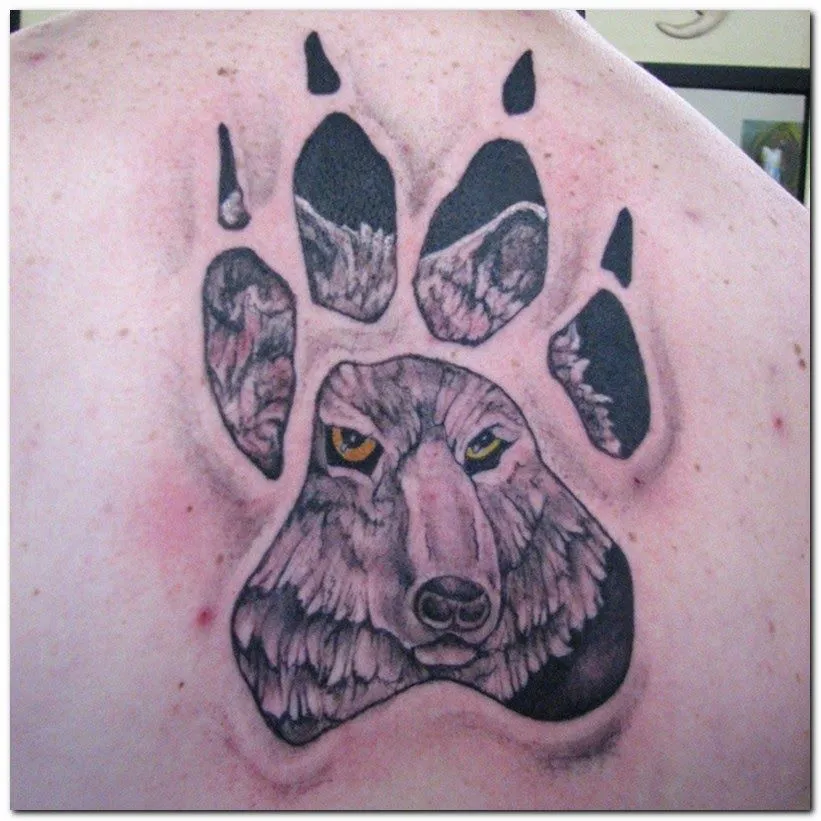 Tatuaje de huella de lobo - Imagui