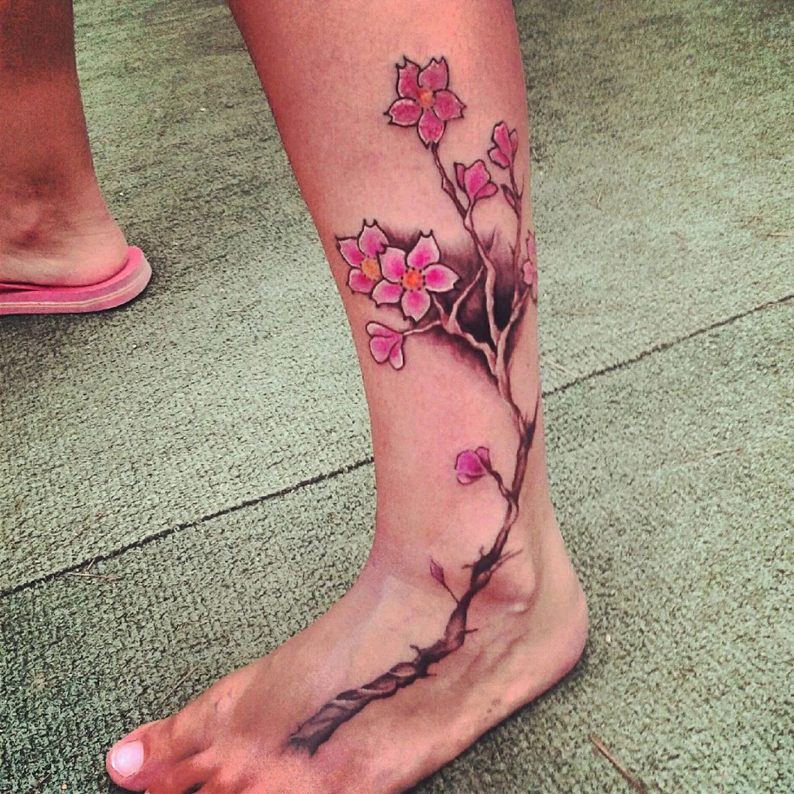 Tatuajes Somontano: tatuaje flor de cerezo