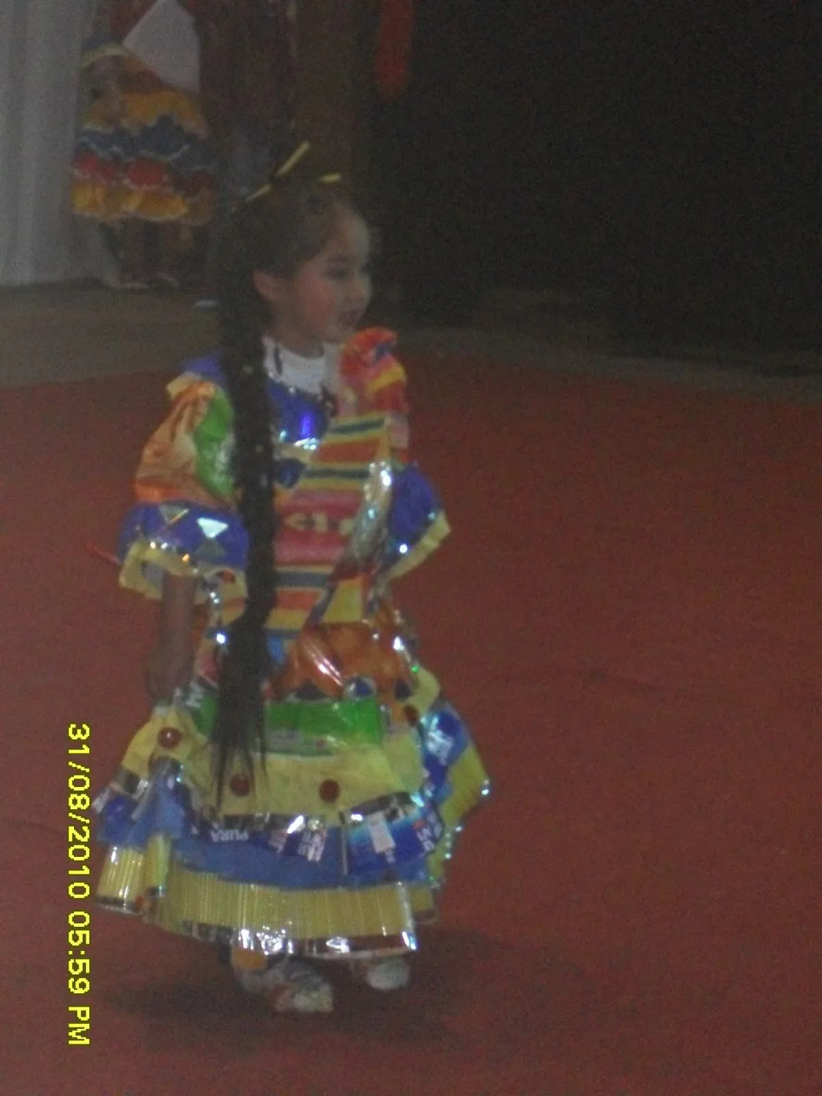 TEATRO: CONCURSO DE TRAJES EN MATERIAL RECICLABLE