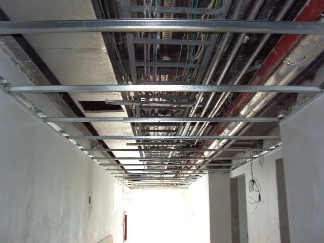 Instalacion de Bases para Drywall en Techo Pasillo Nivel 2 Norte ...