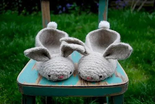 Las Teje y Maneje: KNITTED BUNNY SLIPPERS