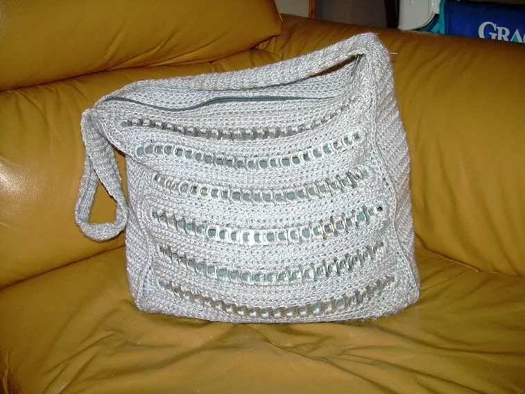 Tejedorita: Bolso de Chapitas de Latas de Bebidas tejido a crochet