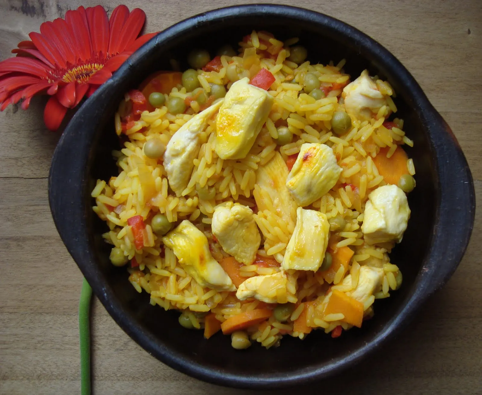 Con el tenedor en la mano: Arroz con pollo y azafrán