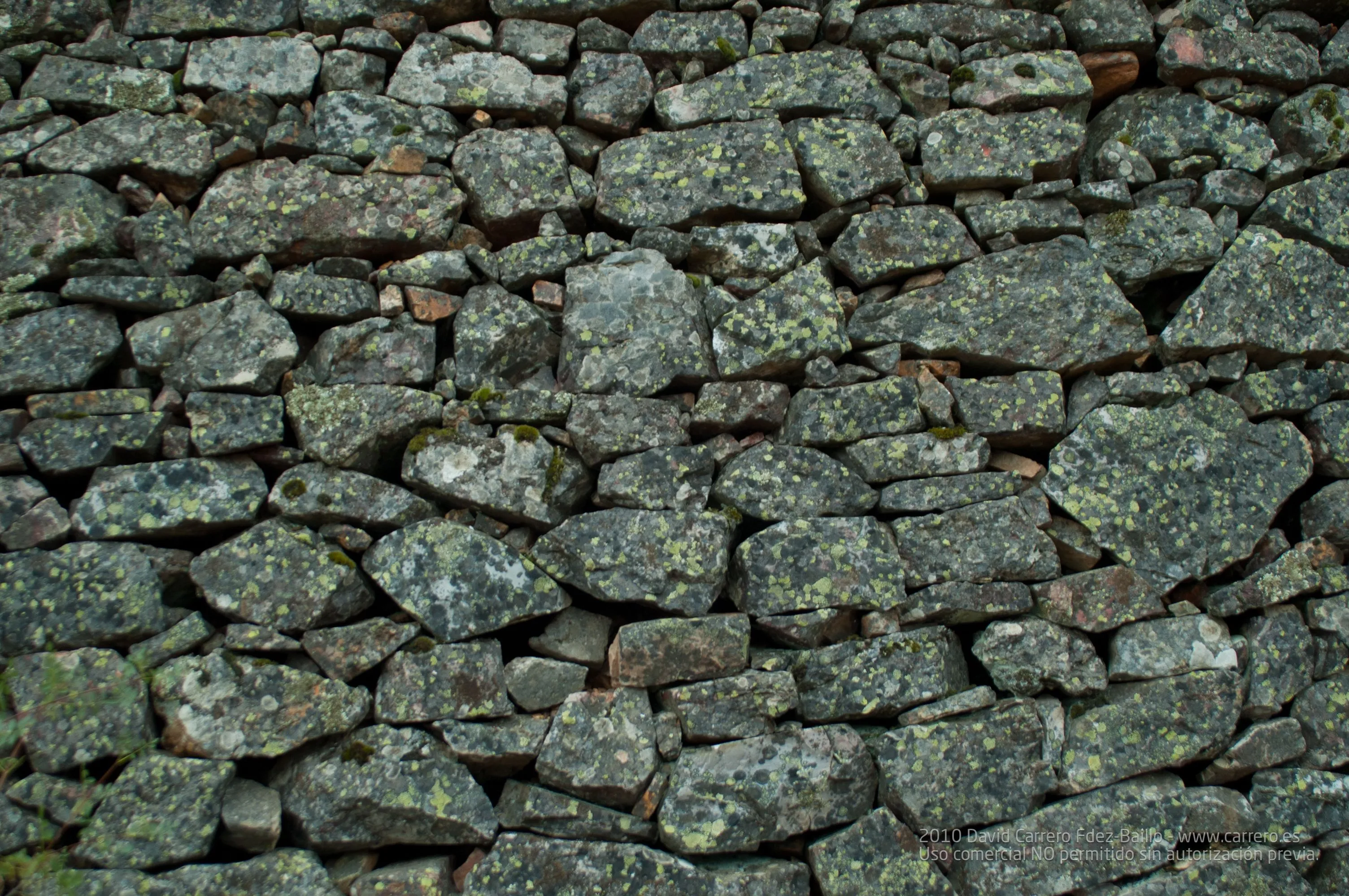 Textura de piedras en ruta del boquerón en Cabañeros. Fin de ...