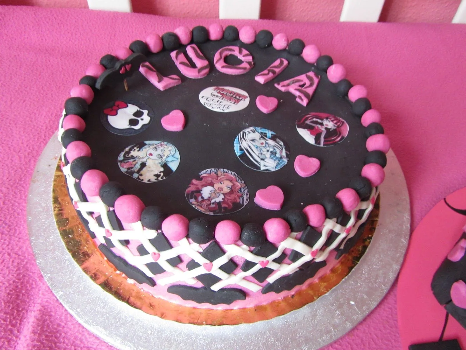 THE 3C QUEEN: TARTA "MONSTER HIGH" Y ATAÚD DE DRACULAURA PARA LUCÍA