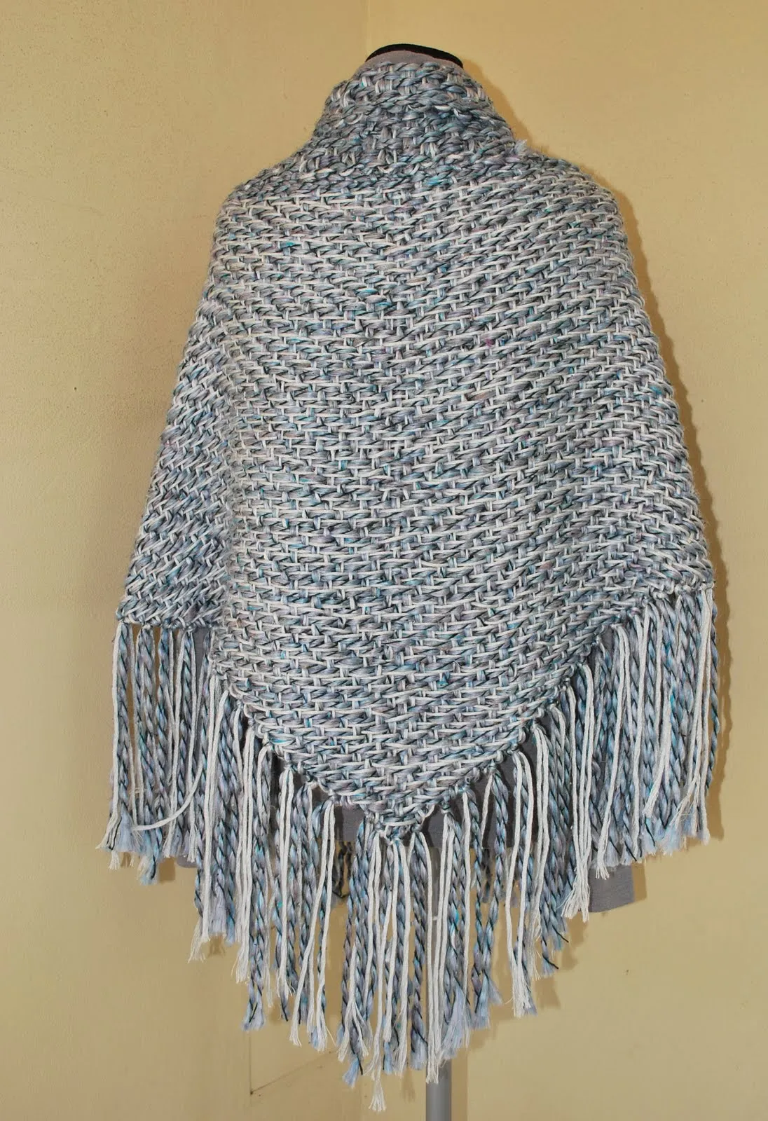 The Cozy Yarn Tejidos Urbanos: PASHMINA - PONCHO LANA E HILO ...