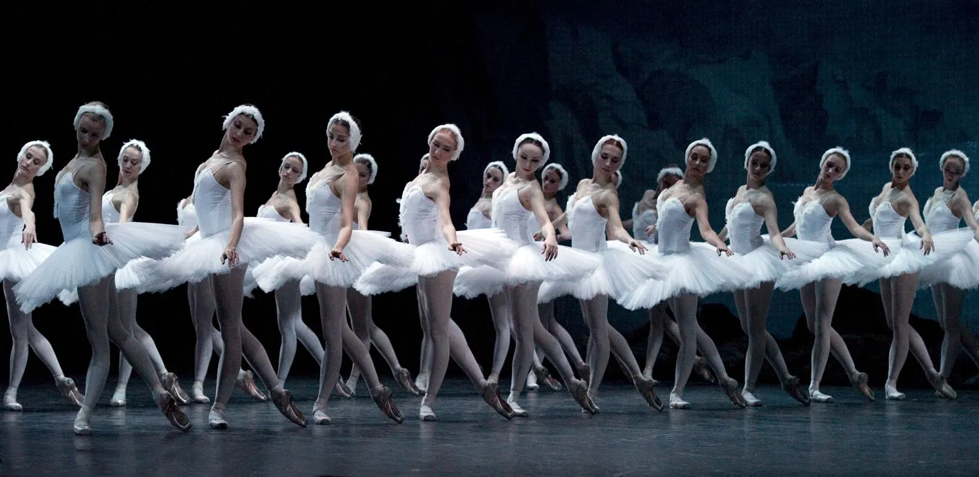 The Mariinsky Ballet Rises Above Happy Endings | Carla Escoda