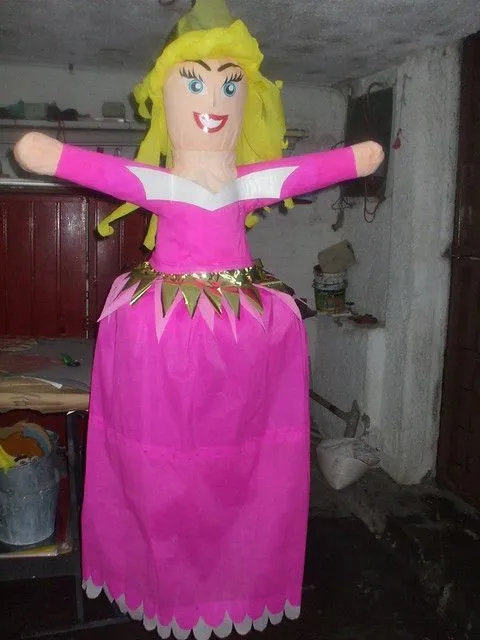 Piñatas de princesa Aurora - Imagui