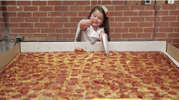 Las tiernas reacciones de niños al ver sus comidas favoritas