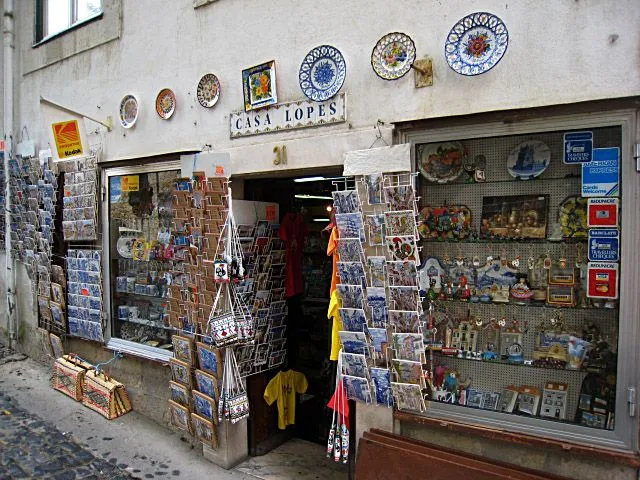 Timothée Rolin - Boutique de souvenirs (Lisbonne) - Nous croisons ...