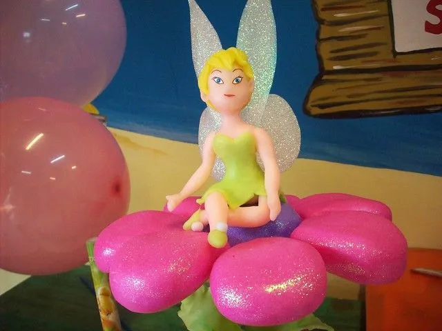 Tinkerbell adorno para torta sobre flor en porcelana fria | Flickr ...