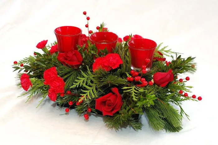  de centros de mesa con flores , para la decoración de una mesa de ...