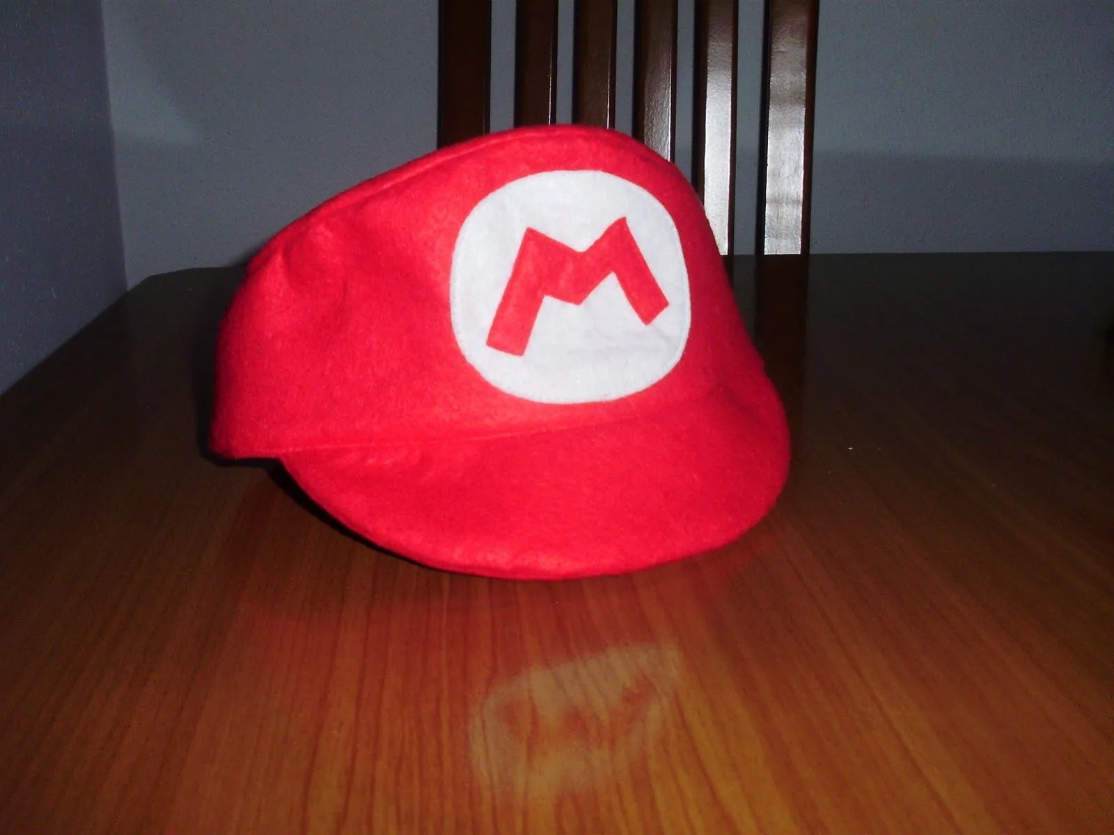 TOLDIACOSIENDO: ESTA ES LA GORRA DE MARIO BROS .