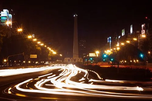 Cómo tomar fotografías a luces en movimiento | Aprende Fotografía ...