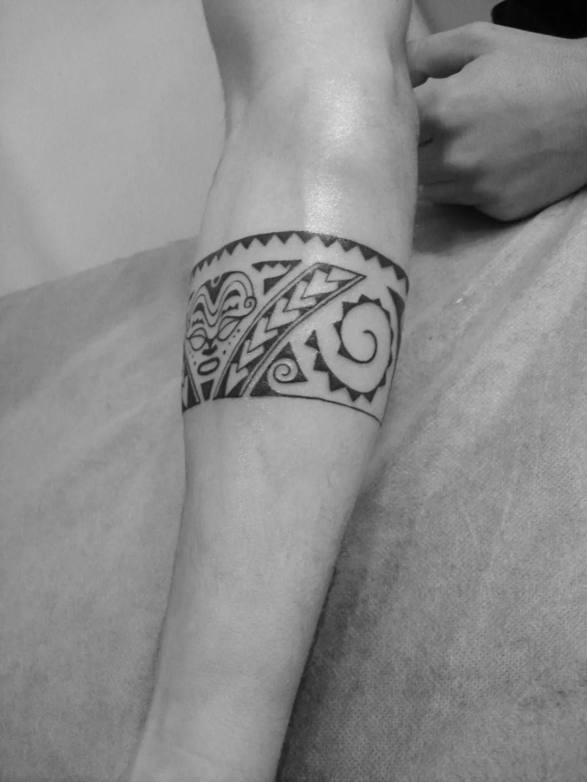 Toop Tattoo: Tatuaje Brazalete Maori en freehand Alicante tatuaje