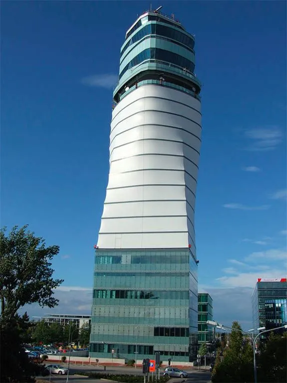 Torres de Control de Tráfico Aéreo con diseños inusuales e ...