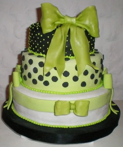 Torta de 15 años con moño verde | Flickr - Photo Sharing!