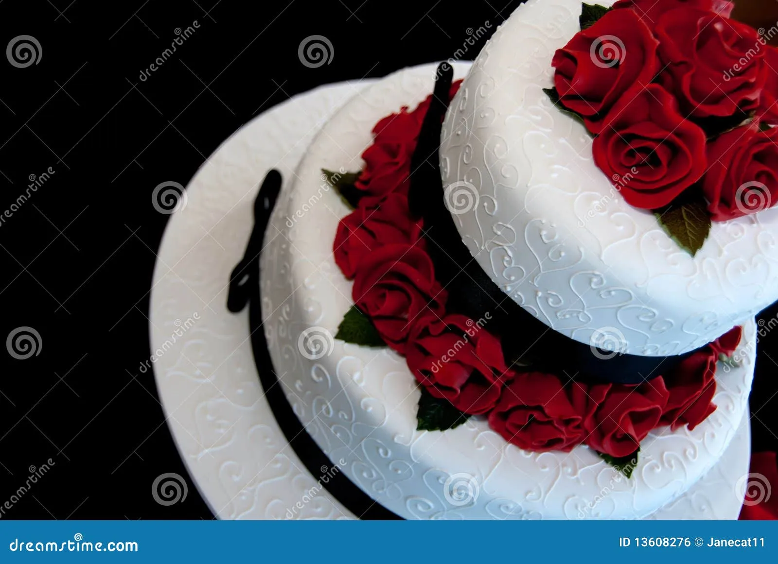 Torta De Boda Con Las Rosas Rojas Imagen de archivo libre de ...