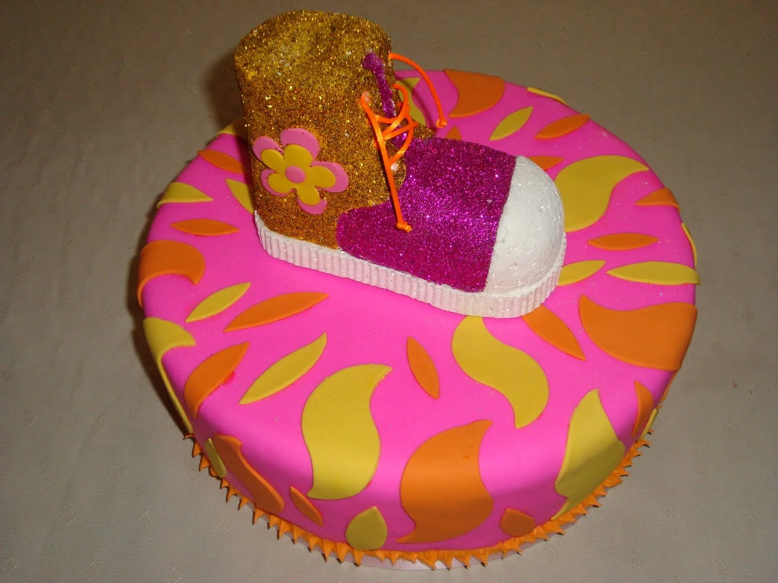 Torta de cumpleaños para las chicas a las que les gusta bailar....