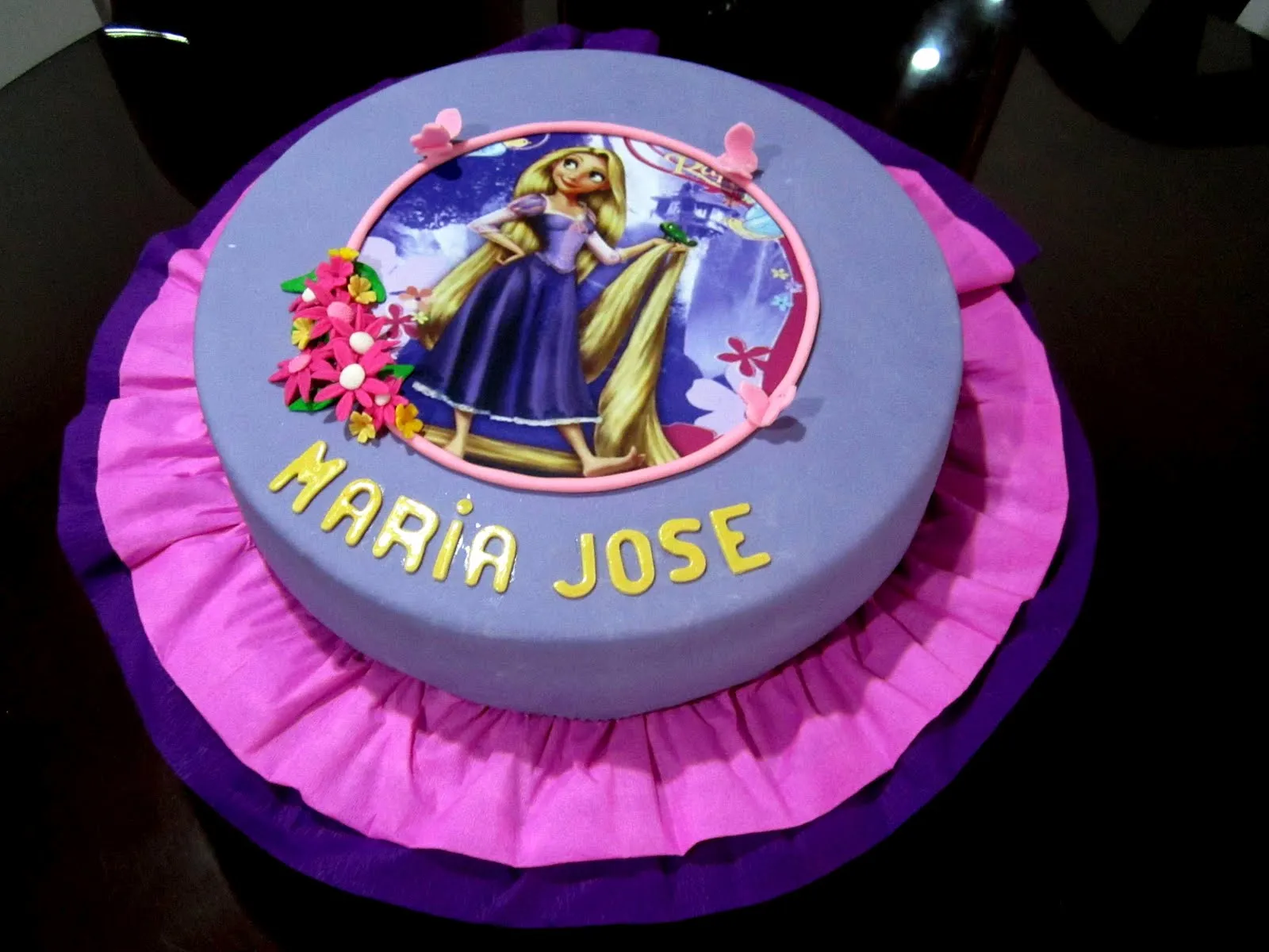  torta dedicada al personaje de Rapunzel, de la película 