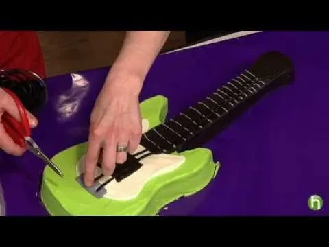 Torta en forma de guitarra - Imagui