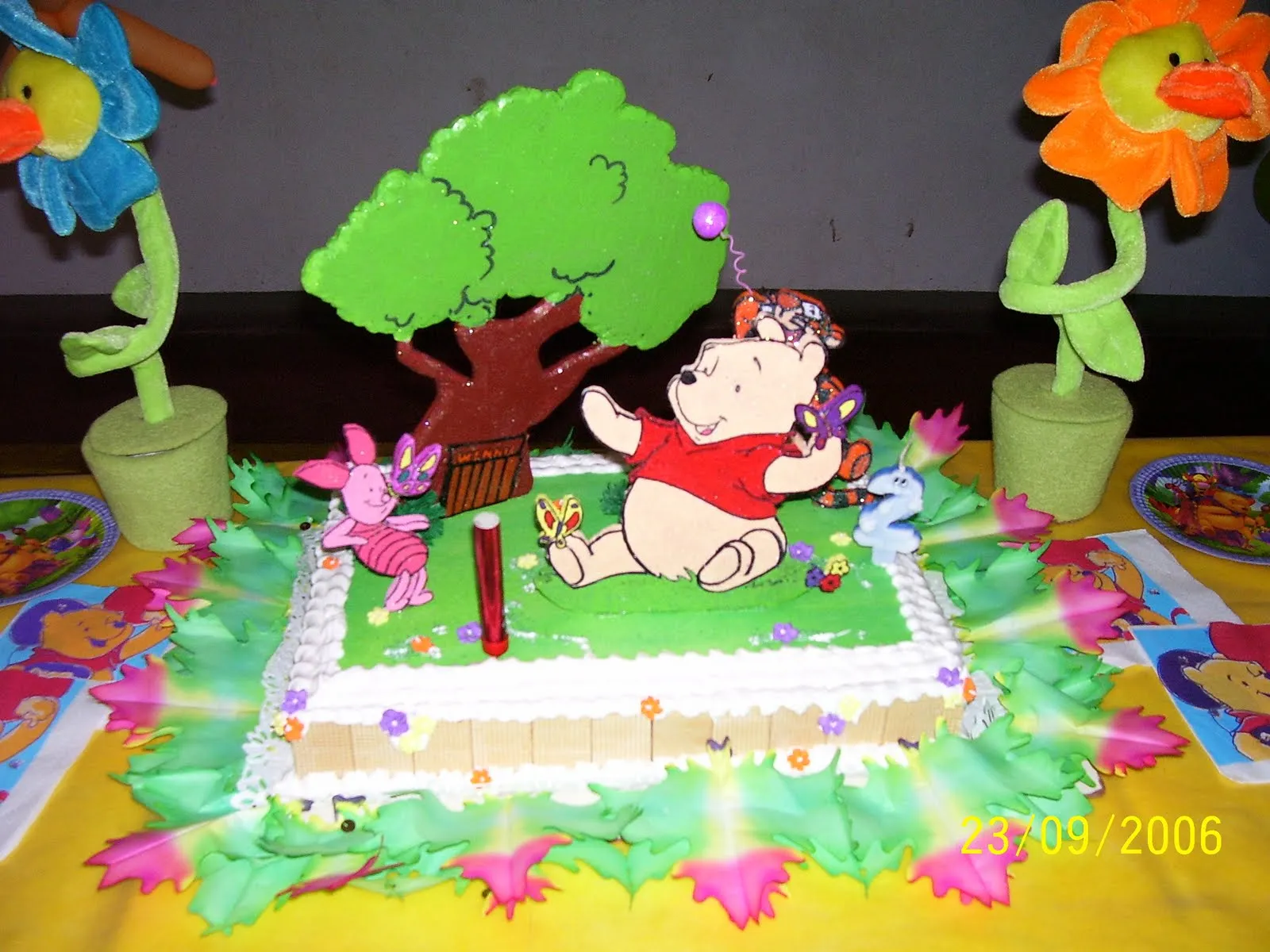 Torta Infantil con adorno en Telgopor - tema Winnie Pooh