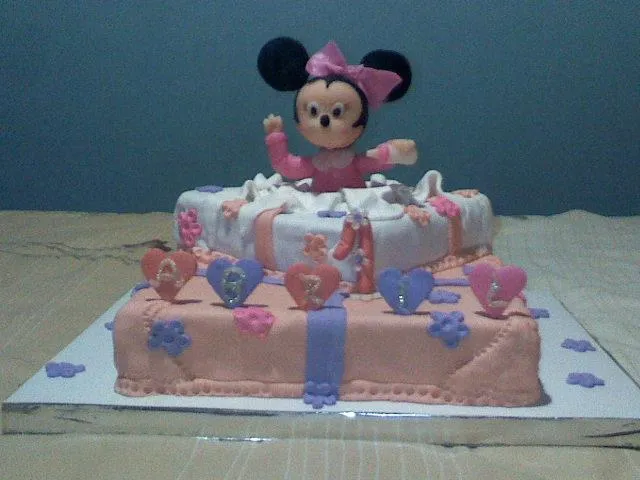 Torta de Minnie decorada con merengue - Imagui